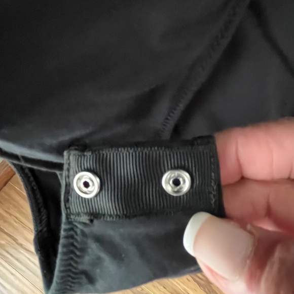 Everlane Short-Sleeved, Crew Neck Bodysuit - Picture 3 of 3